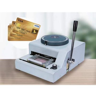 Máquina de estampado de cartón de plástico para la fabricación de tarjetas de plástico