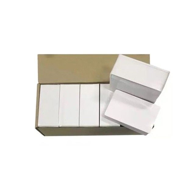 Tarjeta de PVC en blanco de plástico CR80 personalizada Perfecta para el nombre de la empresa Soluciones de tarjetas inteligentes